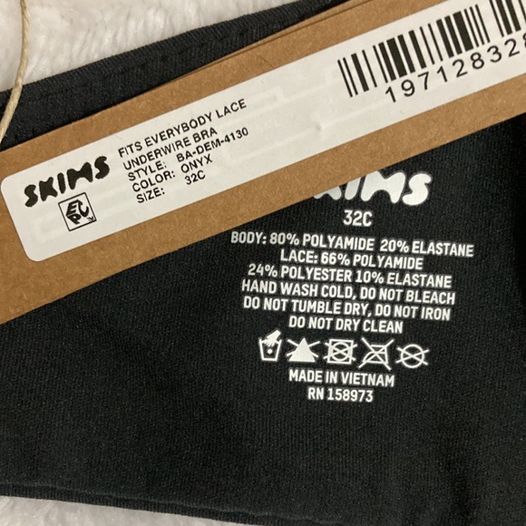 SKIMS Fits Everybody Lace Bra 32C - Picture 5 of 5
